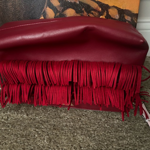 Victoria Secrets - Picture 2 of 5